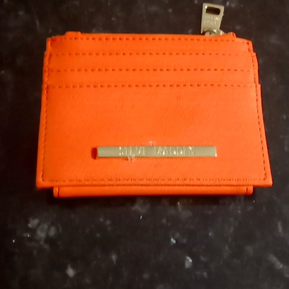 Light orange Steve Madden card holder - Picture 1 of 2